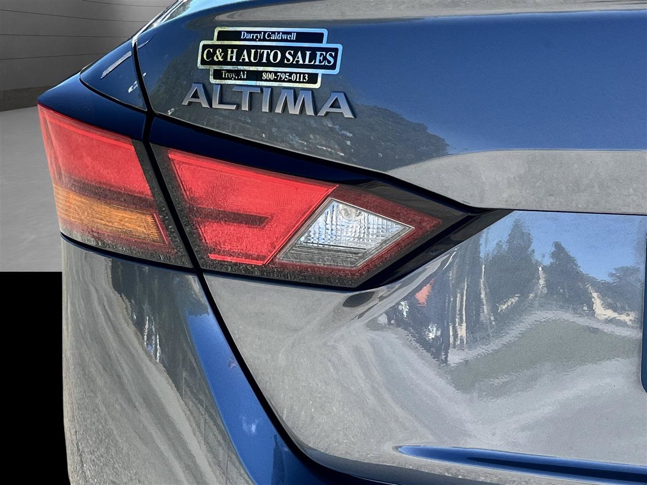 Used 2025 Nissan Altima 2.5 SV FWD image 9