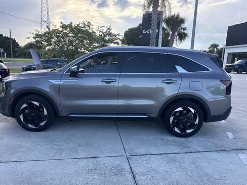 Used 2025 Kia Sorento EX AWD/4WD image 3