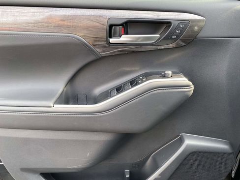 New 2026 Toyota Highlander Limited AWD/4WD image 16