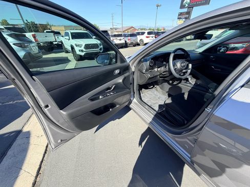 Used 2024 Hyundai Elantra SEL FWD image 10
