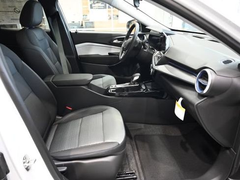 New 2026 Chevrolet Trax LT w/ Sunroof Package FWD image 10
