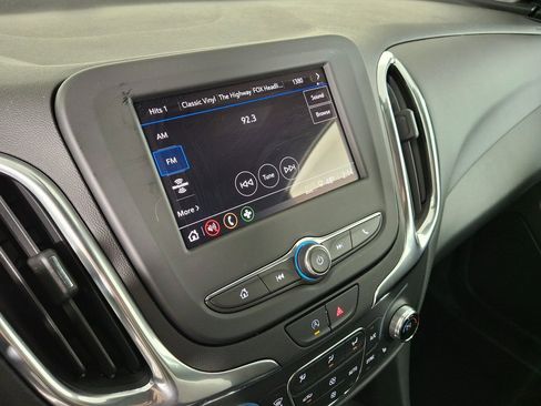 Used 2022 Chevrolet Equinox LT image 18