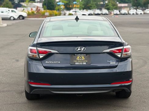 Used 2017 Hyundai Sonata Limited w/ Ultimate Package 02 FWD image 3