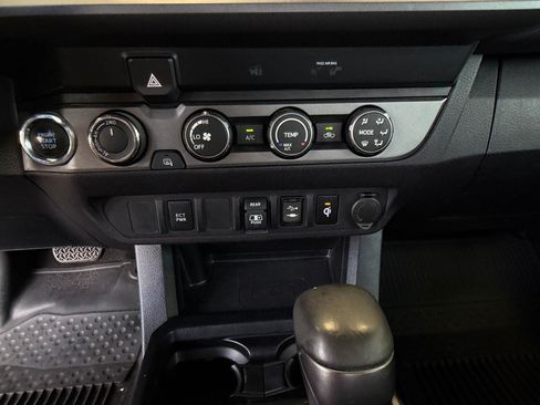 Used 2019 Toyota Tacoma TRD Sport AWD/4WD image 21