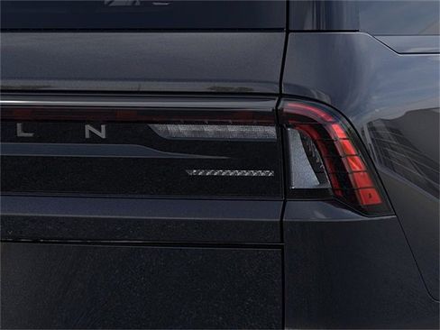 New 2026 Lincoln Navigator Reserve AWD/4WD image 21