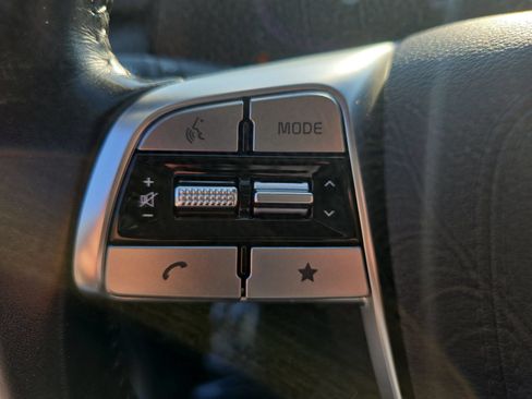 Used 2024 Kia Telluride EX w/ EX Captain's Chair Package FWD image 18