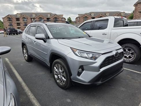 Used 2021 Toyota RAV4 XLE Premium image 2