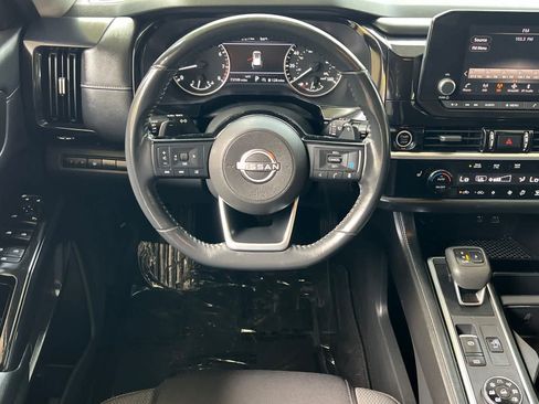 Used 2022 Nissan Pathfinder SV AWD/4WD image 16