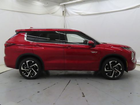 New 2025 Mitsubishi Outlander SEL image 2
