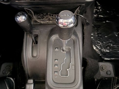 Used 2014 Jeep Wrangler Unlimited Sahara AWD/4WD image 33