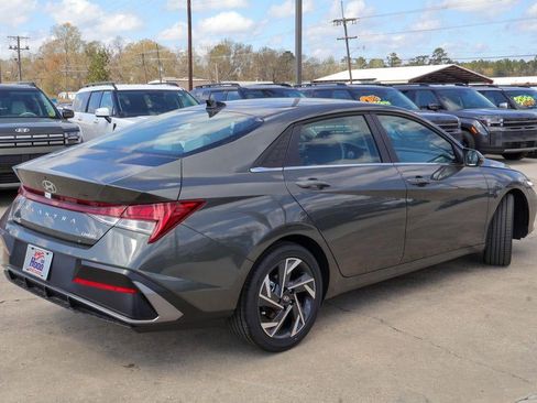 New 2026 Hyundai Elantra Limited image 25