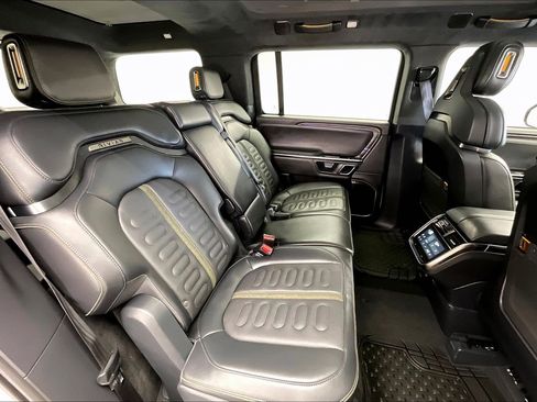 Used 2022 Rivian R1S Launch Edition AWD/4WD image 19