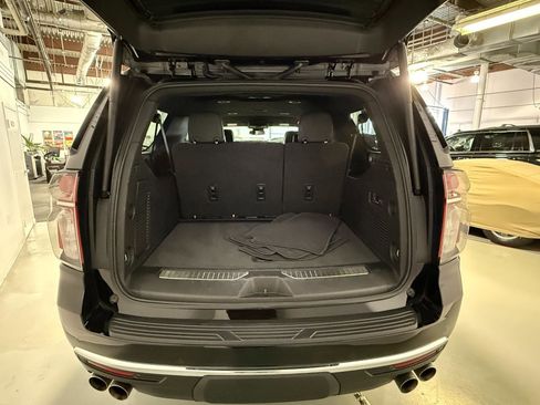 Used 2023 Chevrolet Suburban Premier AWD/4WD image 25