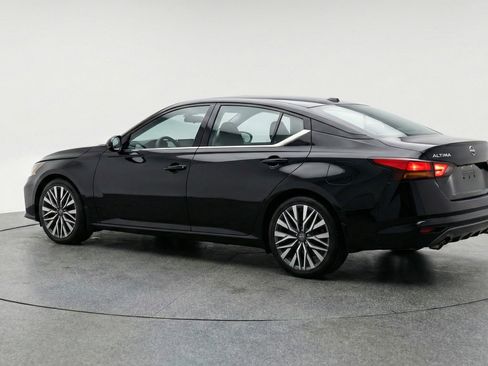 Used 2025 Nissan Altima 2.5 SV image 6