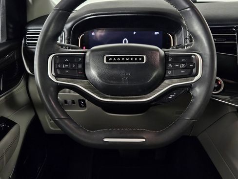 Used 2022 Jeep Wagoneer Series II RWD image 5