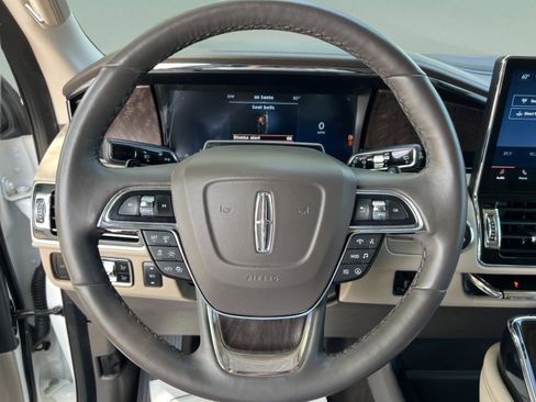 Used 2023 Lincoln Navigator L Reserve AWD/4WD image 10