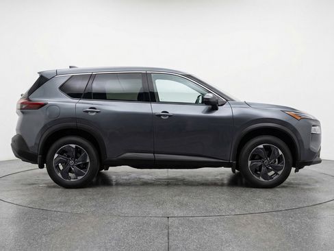 Used 2025 Nissan Rogue SV FWD image 11
