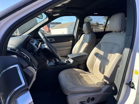 Used 2018 Ford Explorer Limited w/ Equipment Group 301A image 10