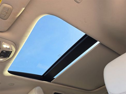 Used 2020 Chrysler Pacifica Limited image 31