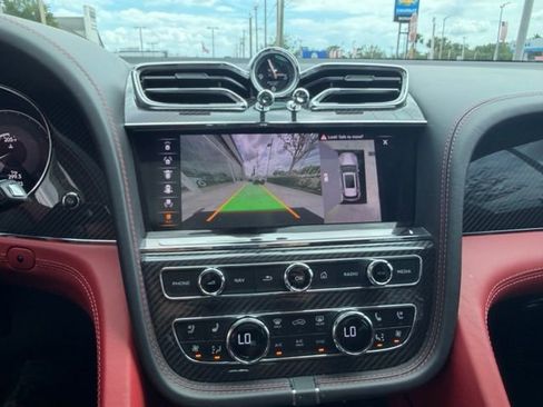 Used 2022 Bentley Bentayga image 12