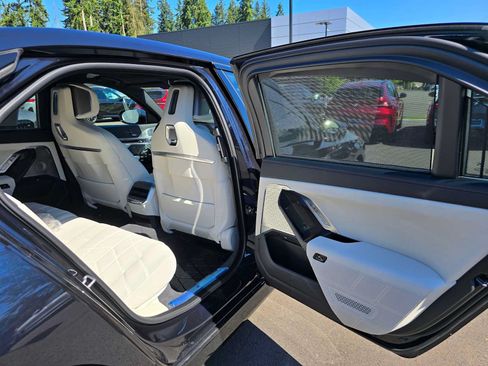 Used 2025 BMW 750e xDrive w/ Executive Package AWD/4WD image 14