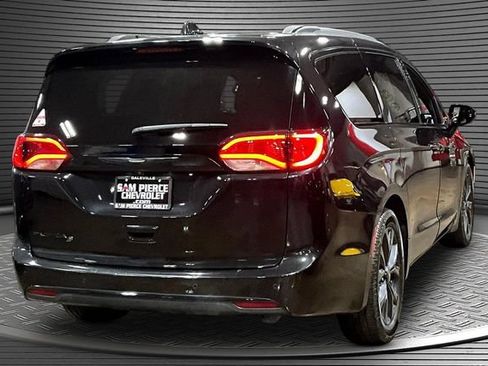 Used 2020 Chrysler Pacifica Touring-L Plus w/ S Appearance Package FWD image 6