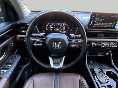 Used 2025 Honda Pilot Elite image 6