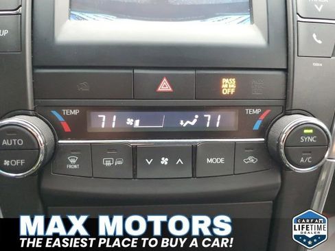 Used 2017 Toyota Camry LE image 19