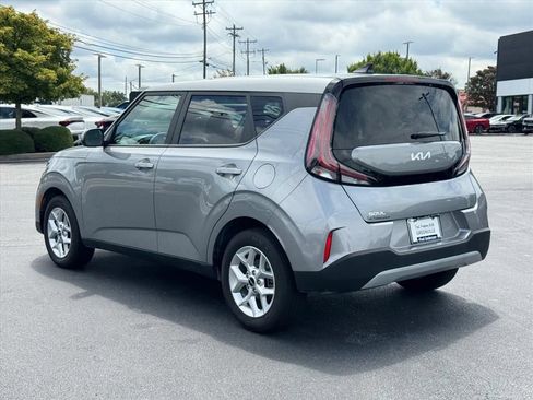 Certified 2025 Kia Soul LX w/ LX Technology Package FWD image 5