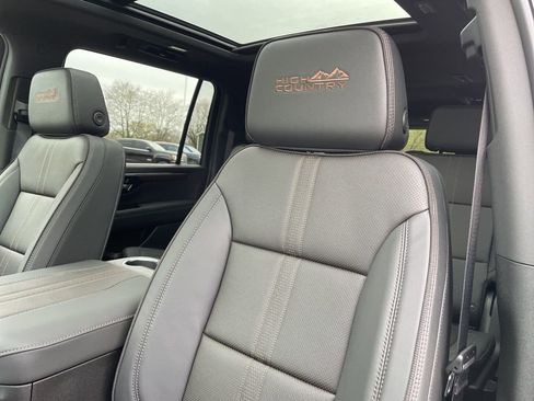 New 2026 Chevrolet Suburban High Country AWD/4WD image 8