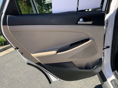 Used 2016 Hyundai Tucson Limited w/ Option Group 03 FWD image 15