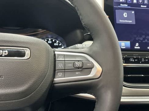 Used 2025 Jeep Compass Limited image 18