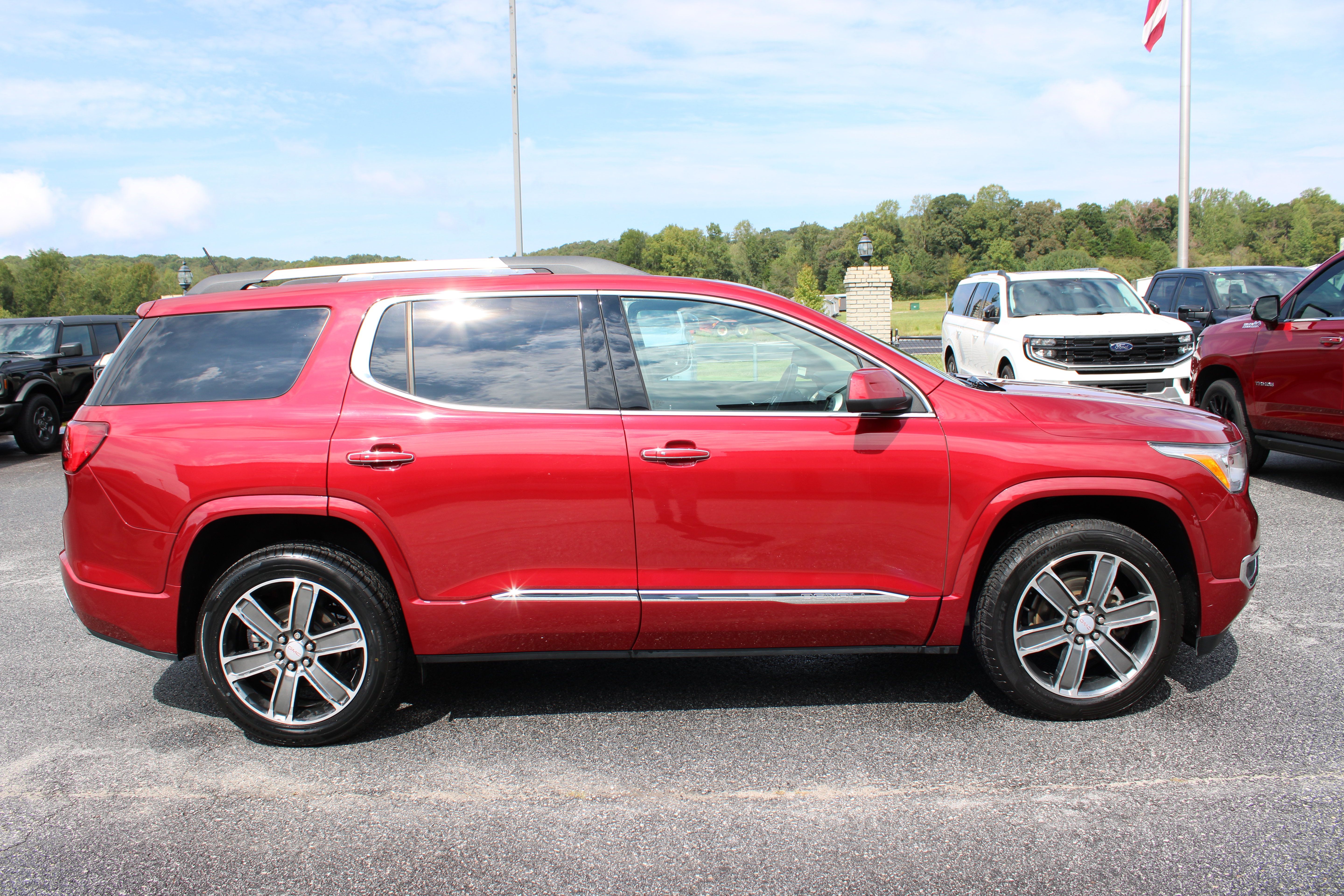 Used 2019 GMC Acadia Denali w/ Technology Package FWD image 5