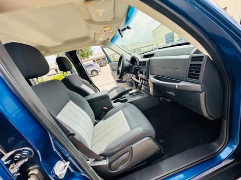 Used 2010 Jeep Liberty Sport image 21