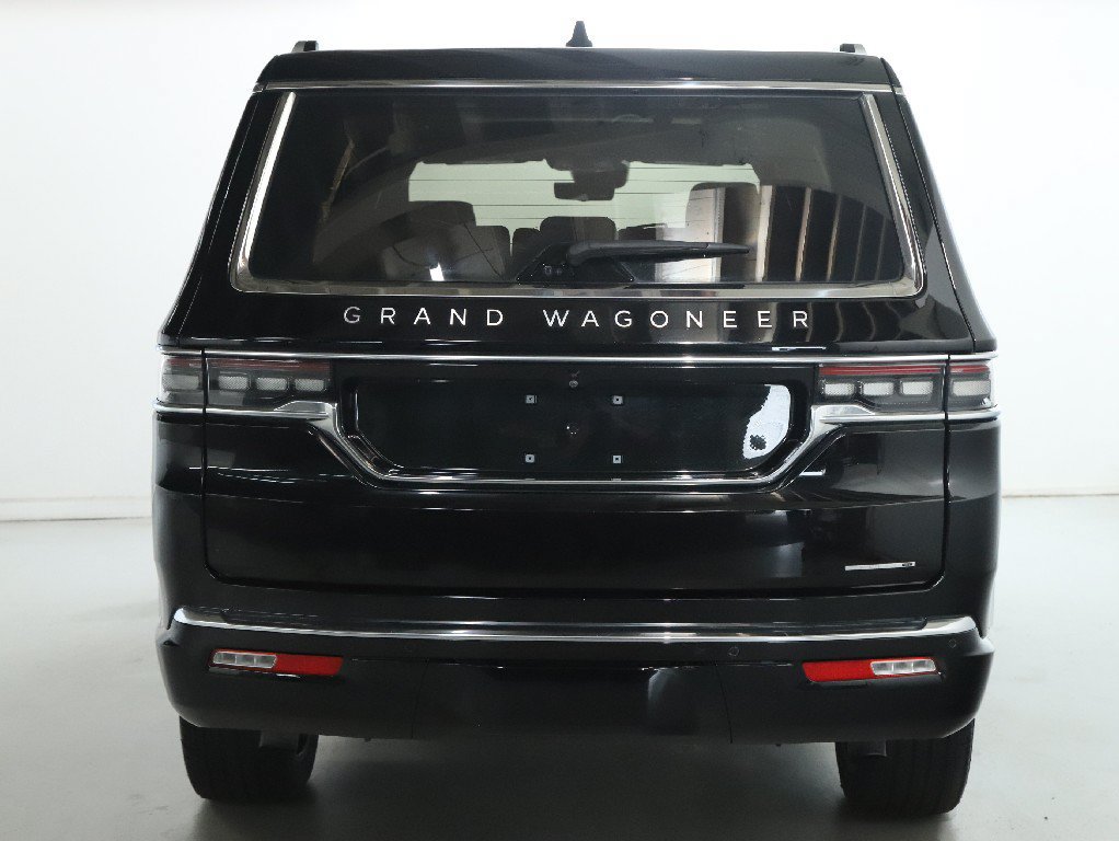 Used 2024 Jeep Grand Wagoneer Series III w/ HD Trailer Tow Package AWD/4WD image 48