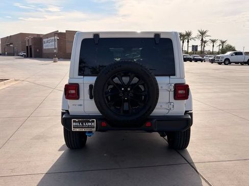 Used 2024 Jeep Wrangler Unlimited Sahara w/ Technology Group AWD/4WD image 9
