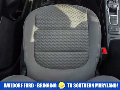 Used 2021 Ford Escape SE w/ SE Sport Appearance Package image 32