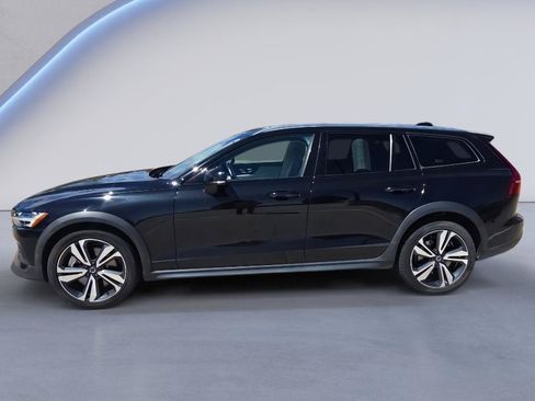 Used 2025 Volvo V60 B5 Cross Country Plus AWD/4WD image 2