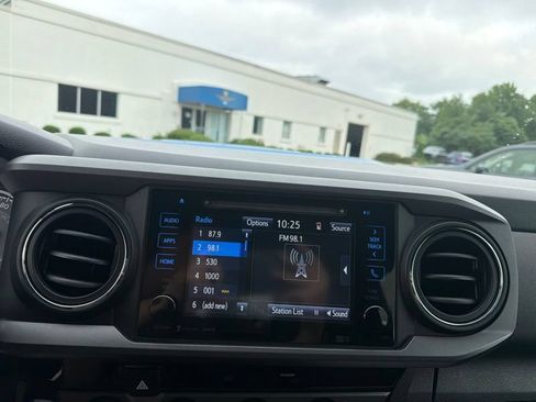 Used 2016 Toyota Tacoma TRD Sport w/ Towing Package AWD/4WD image 24