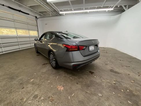Used 2023 Nissan Altima 2.5 SV image 4