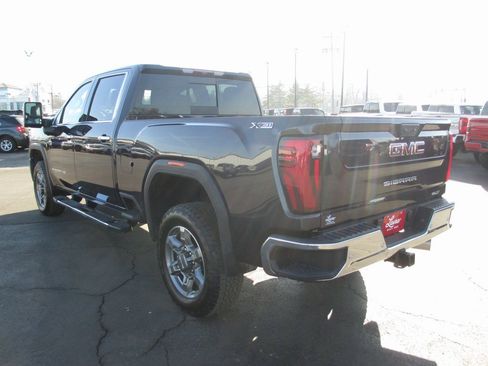 Used 2025 GMC Sierra 2500 SLT w/ SLT Premium Package image 9