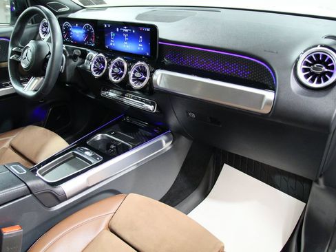 Certified 2024 Mercedes-Benz GLB 250 4MATIC image 21