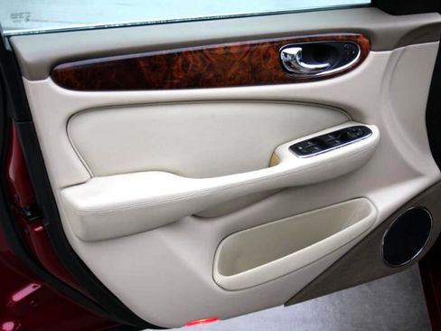 Used 2004 Jaguar XJ8 image 20