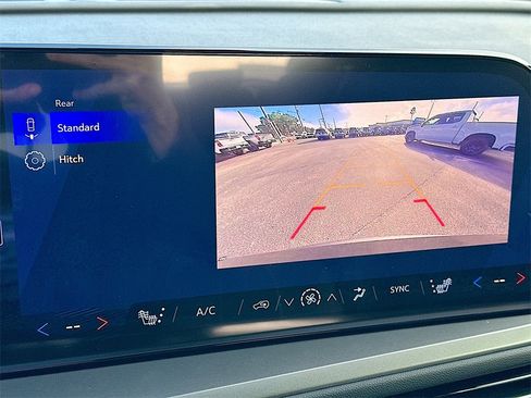 New 2026 Chevrolet Traverse LT image 9