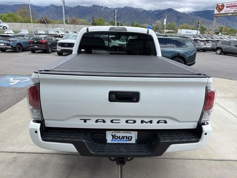 Used 2022 Toyota Tacoma TRD Off-Road w/ Technology Package AWD/4WD image 5