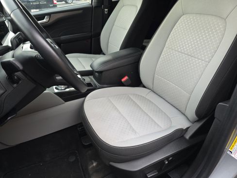 Used 2023 Ford Escape Active w/ Tech Pack #2 AWD/4WD image 9