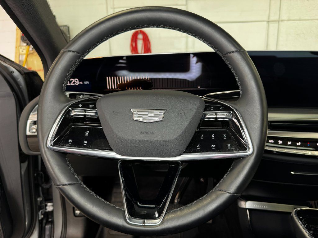 Used 2025 Cadillac Lyriq Luxury w/ LPO, Floor Liner Package AWD/4WD image 16