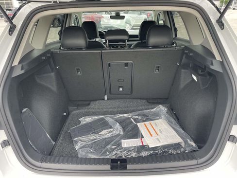 New 2026 Volkswagen Taos SE FWD image 8