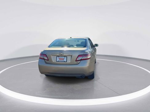 Used 2011 Toyota Camry LE image 7