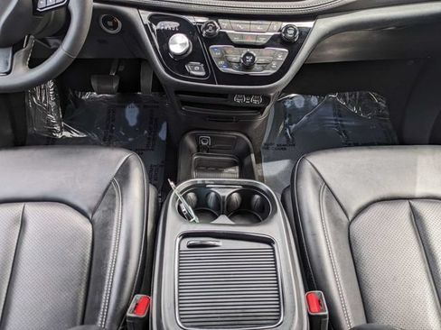 Used 2024 Chrysler Pacifica Limited FWD image 20